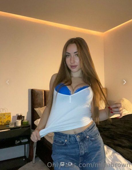 Mia Brown naked model picture