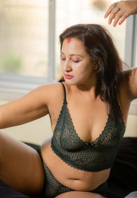 Mili Debnath Nude high quality model picture