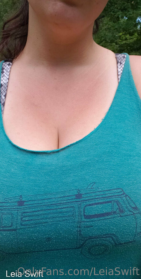 leiaswift sexy actress images