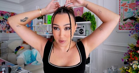 LaurDIY pretty pornstar pic
