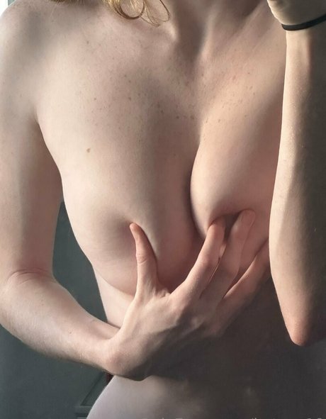 katey 19 model naked img