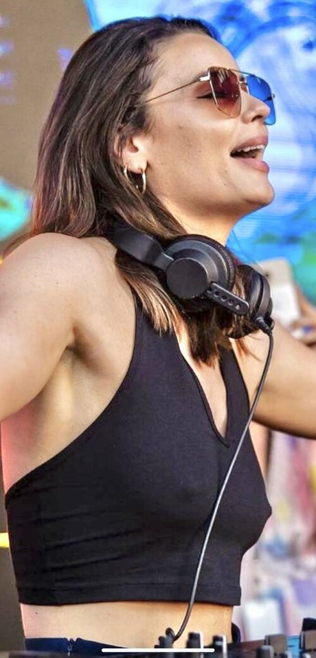 Sarah Story hot model pic