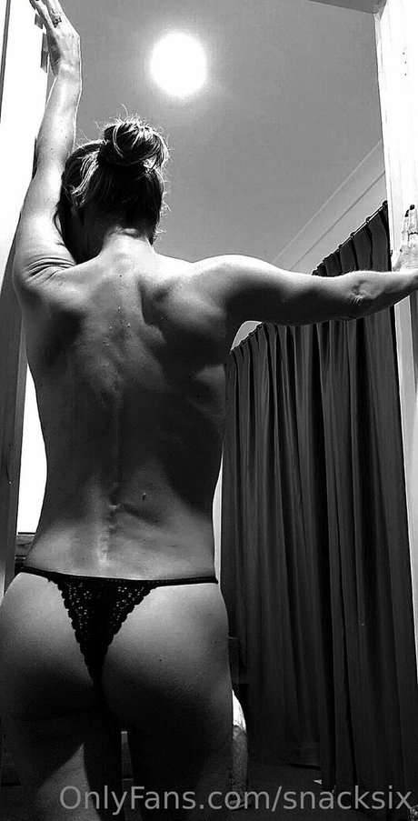 snacksixfree model erotic photos