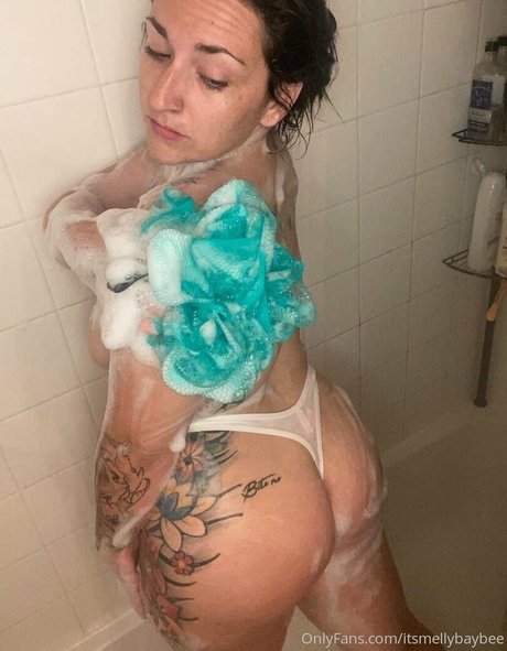 itsmellybaybee sexy actress gallery