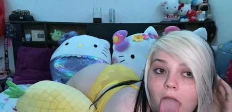 fakenips pretty model photo