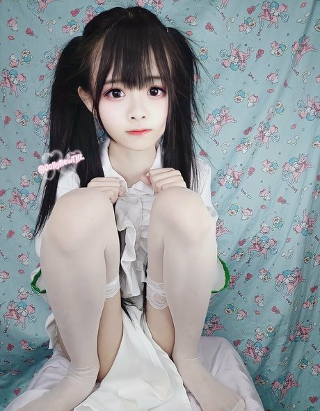 DollyMewTH star adult pictures