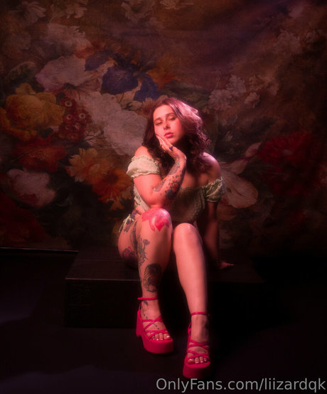 liizardqk model pornographic pic