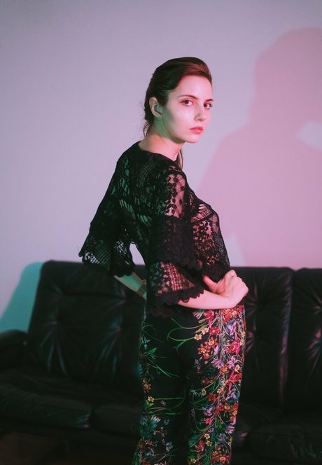 liararouxxxx adult actress pics