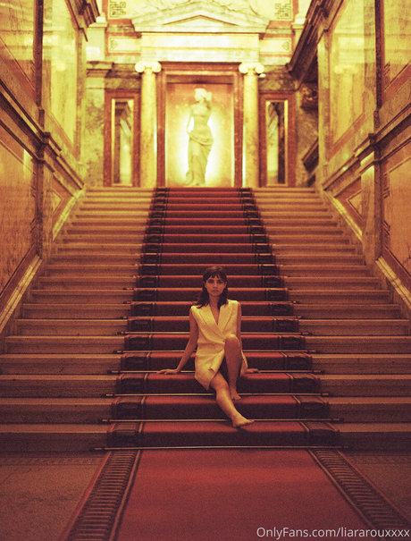 liararouxxxx pornstar naked photo