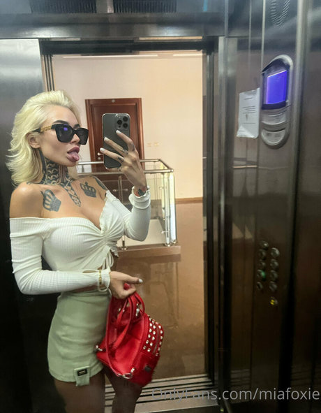 miafoxie pornstar perfect gallery