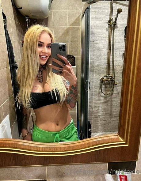 miafoxie pornstar nude archive