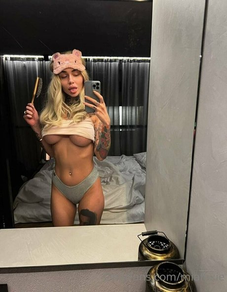 miafoxie erotic model archive