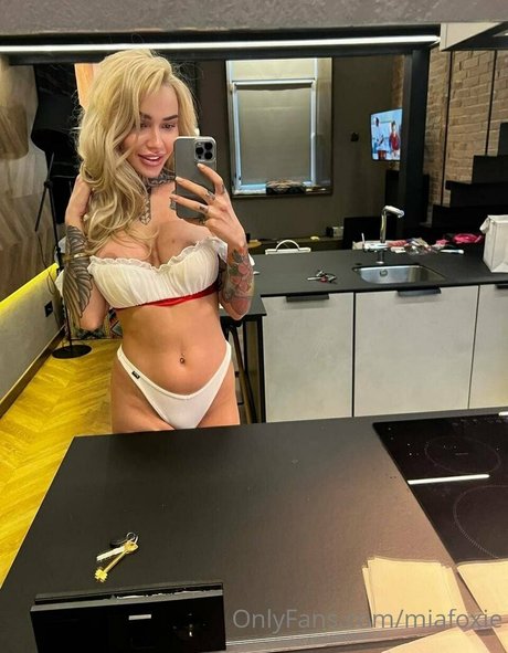 miafoxie xxx actress image