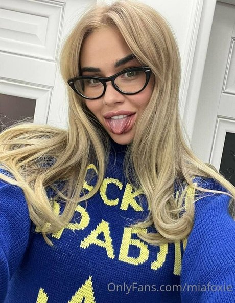 miafoxie pornstar hd img