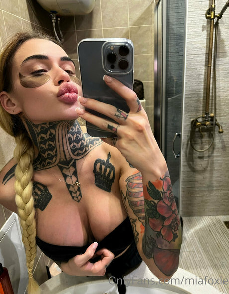 miafoxie pornstar high quality image