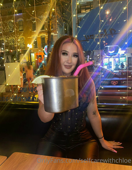 selfcarewithchloe model exclusive image