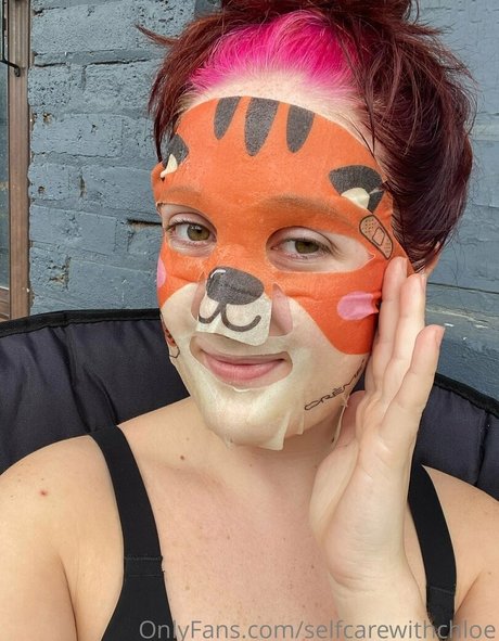 selfcarewithchloe actress image