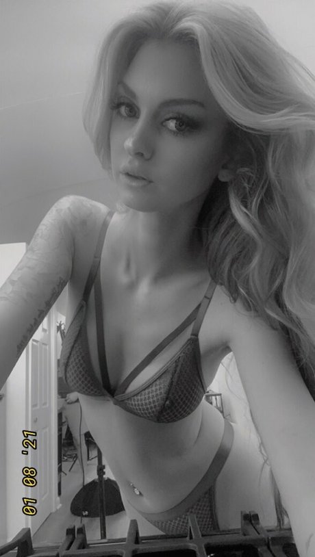 aubiegfree adult model picture