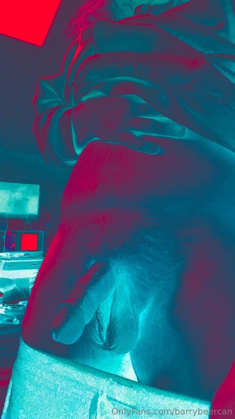 Barry Beercan pretty model picture