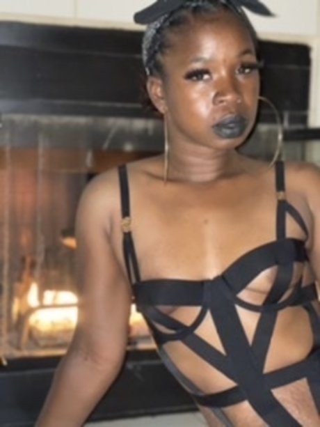 Chocolate Megan free pornstar pic