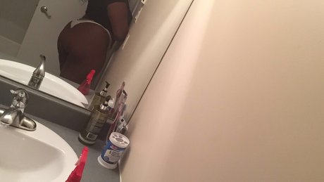 Leondra model nude galleries