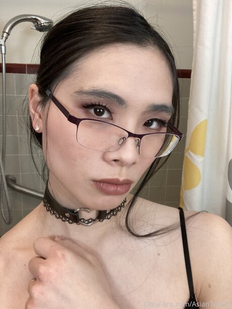 Camellia Wu nudes model image