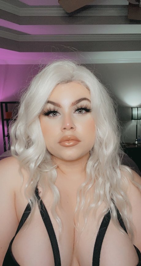 Mia Silver Free nude actress img