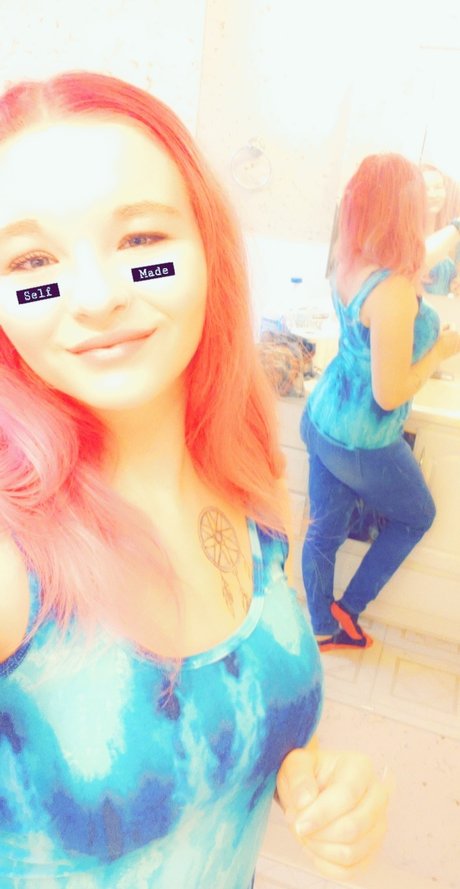 Queen Milf naked star photo