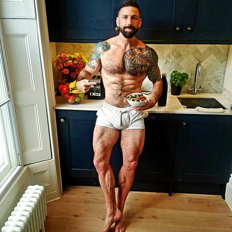 Mexican Hunk naked star images