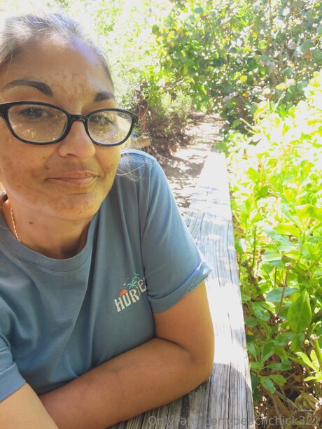 Beach Chick 321 sexy actress pictures