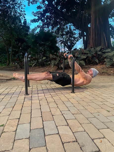 Mike Zander pornstar adult img