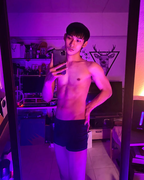 _BillionX model naked pictures