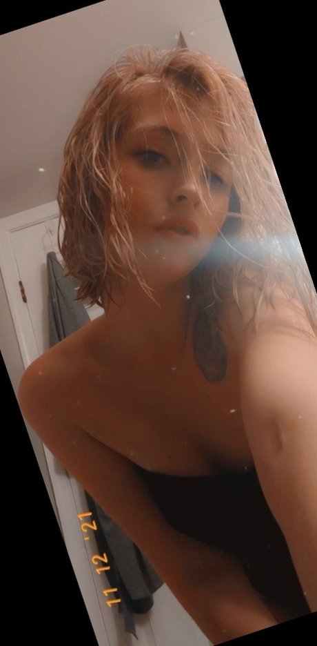 MILKMONEY nude pornstar pic