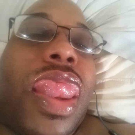 Bi and freaky3313 model nude photos