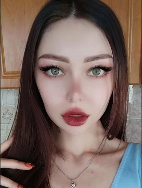 Bella Tasty_ model adult picture