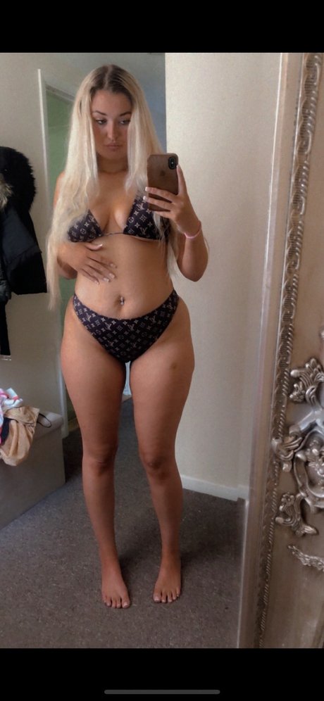 Bigbattyblondxo porn model gallery