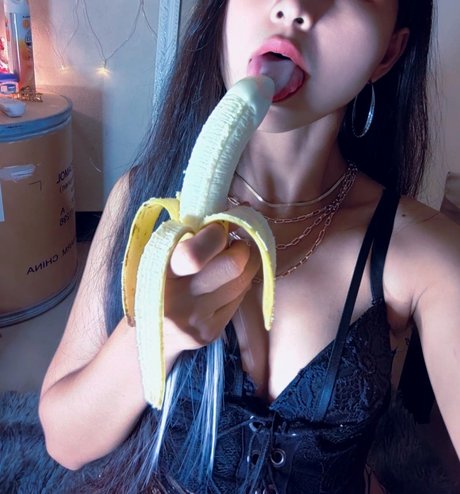 Minnie_ xxx model photo