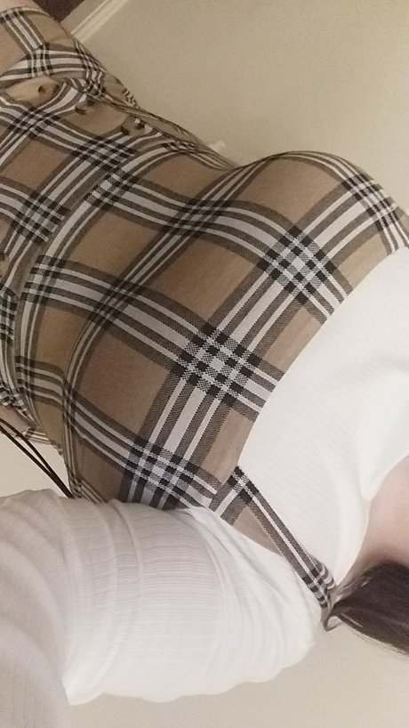 Bee 18 ONLY_ erotic actress photo