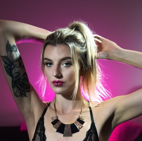 Milliemoon sexy pornstar galleries