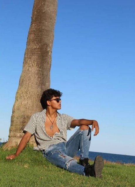 Julian Sanchez model adult img