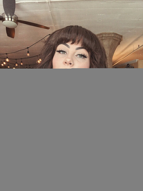 Vampirella model sexy pics