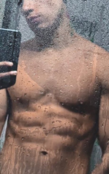 _CARLOS BROWN_ star hot pictures