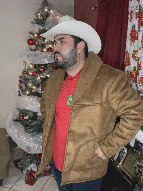 Carlillos model naked picture