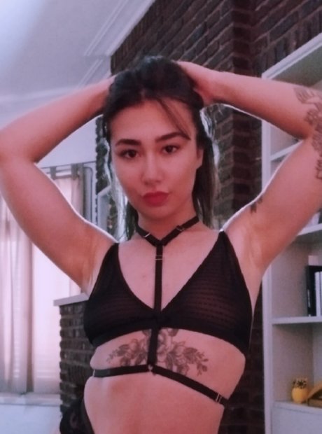 _Camila_ model adult pic