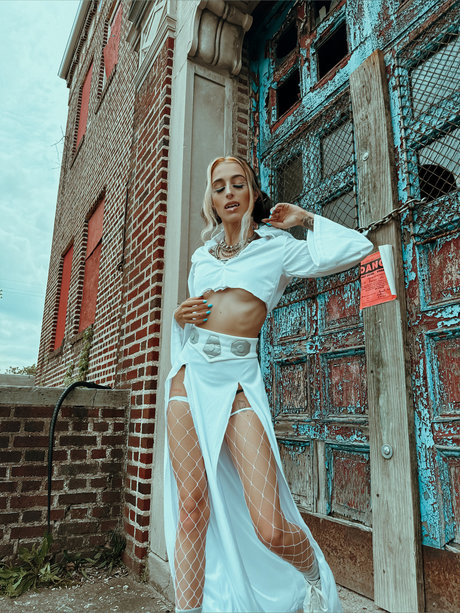 _NO PPV ON FEED_ naked pornstar image