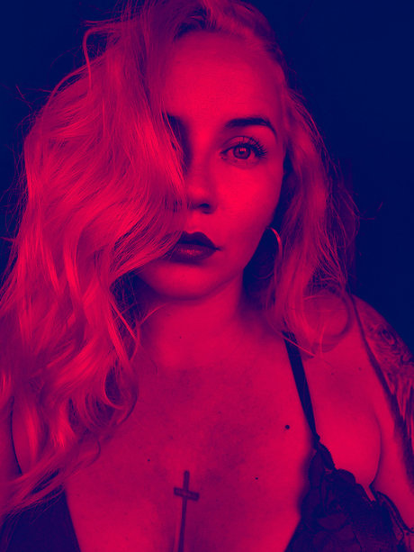 Miss Big Diamond model free photo