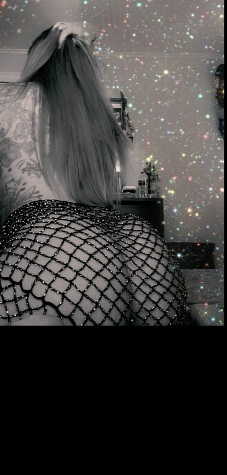 Missbaker_ nude model picture