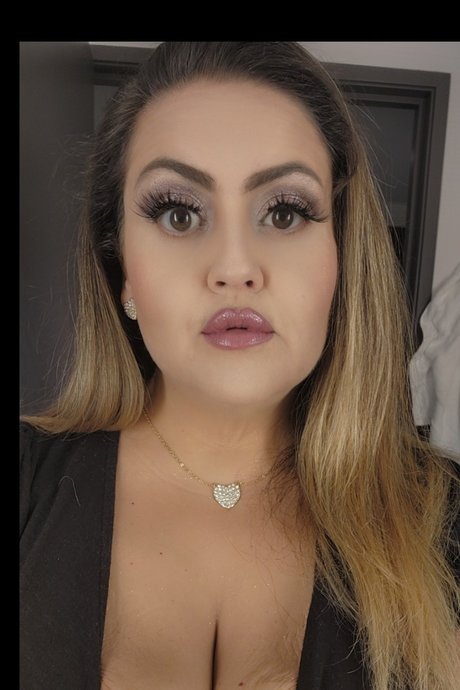 MissMeowewoweee model erotic photo