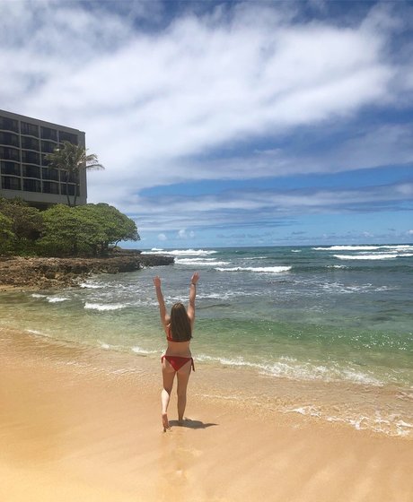 Jesse Hook pretty model picture