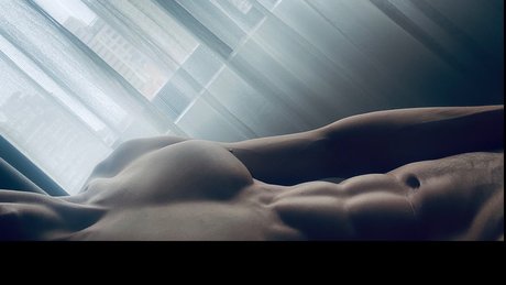 _Jiang_ naked star pic